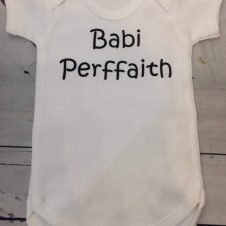 Babi perffaith gwyn