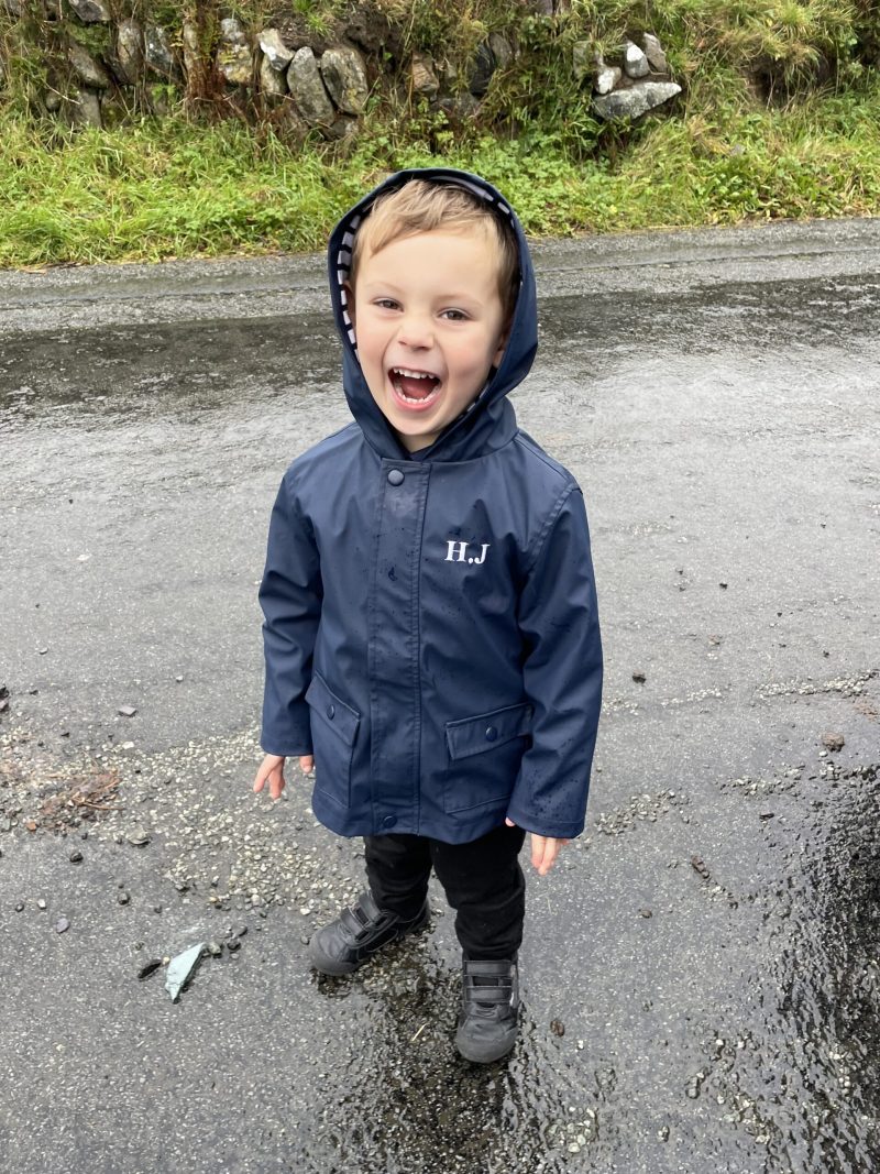 bwrw glaw yn sobor iawn cot law i blant 6 mis i 4 oed/ Welsh rain coat children 6 months- 4 years - Image 2