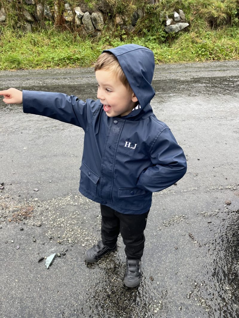 bwrw glaw yn sobor iawn cot law i blant 6 mis i 4 oed/ Welsh rain coat children 6 months- 4 years - Image 3
