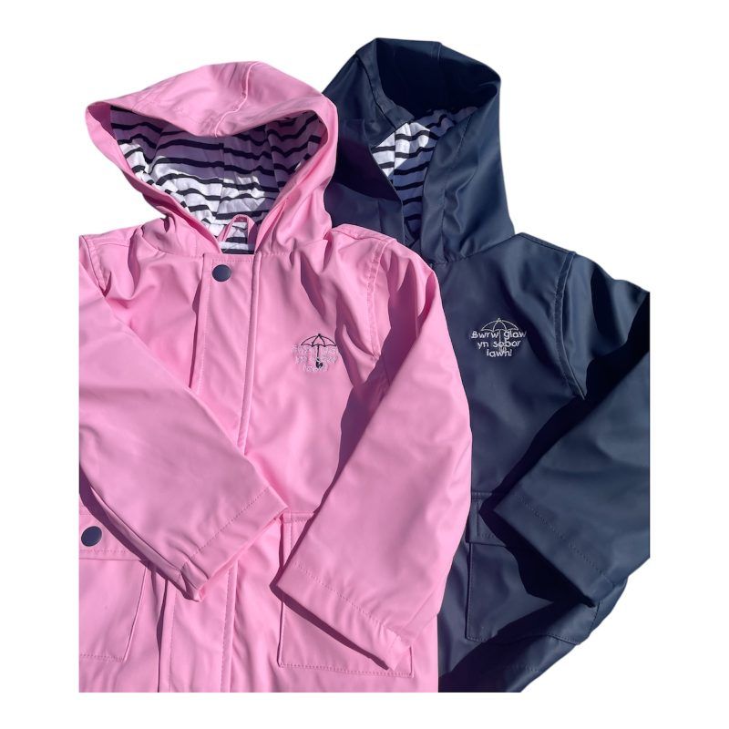 bwrw glaw yn sobor iawn cot law i blant 6 mis i 4 oed/ Welsh rain coat children 6 months- 4 years