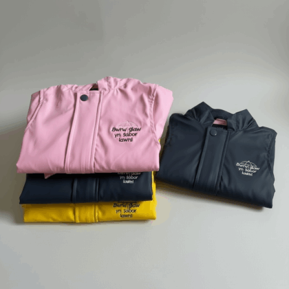bwrw glaw yn sobor iawn cot law i blant 6 mis i 4 oed/ Welsh rain coat children 6 months- 4 years- order in