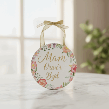 Anrheg hongian Mam orau’r byd